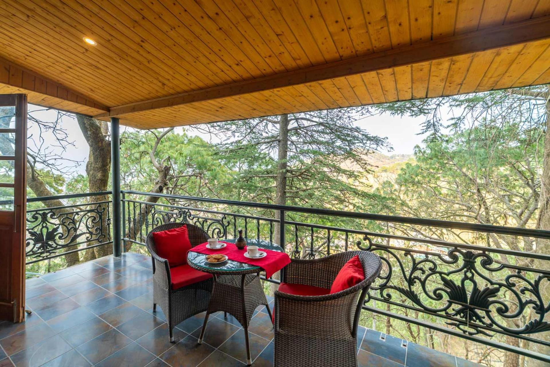 Stayvista At Paris Villa With Pvt Pool & Valley View 卡绍利 外观 照片